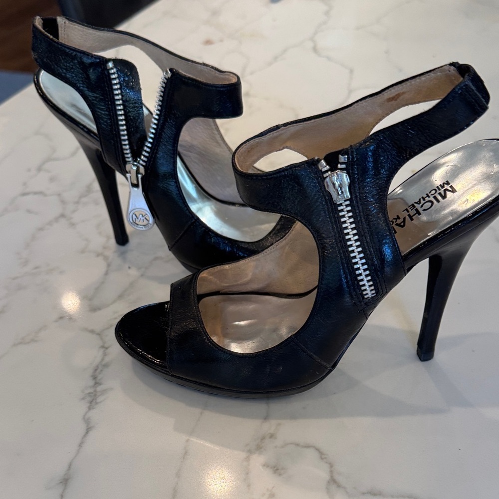 MICHAEL Michael Kors Black Zipper Heels - Picture 4 of 8